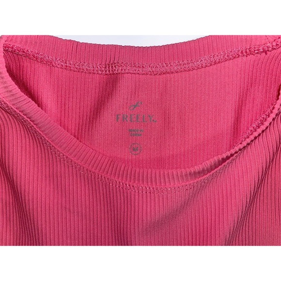 Pink Ribbed Cropped Tank Top - Picture 2 of 3